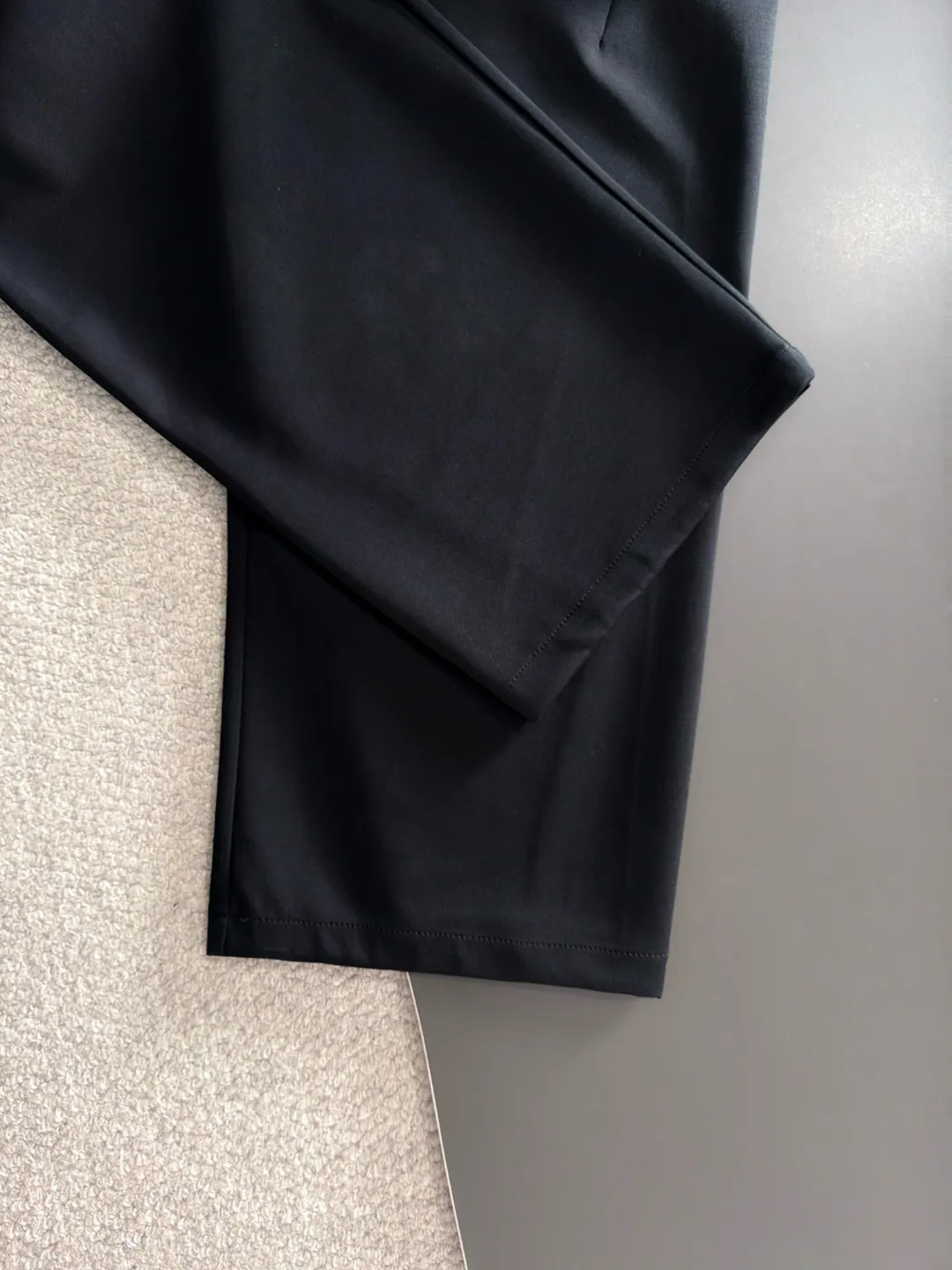 Next day shipment P195 Balenciaga High Quality 2026 Autumn and Winter New Arrival elastic band casual pants, counter-customized fabrics, Breathable, high comfort, impeccable details, brand element design concept, reflecting high quality. It feels delicate and soft! It presents a casual cut and the upper body shape is great! Sizes:S-3XL
